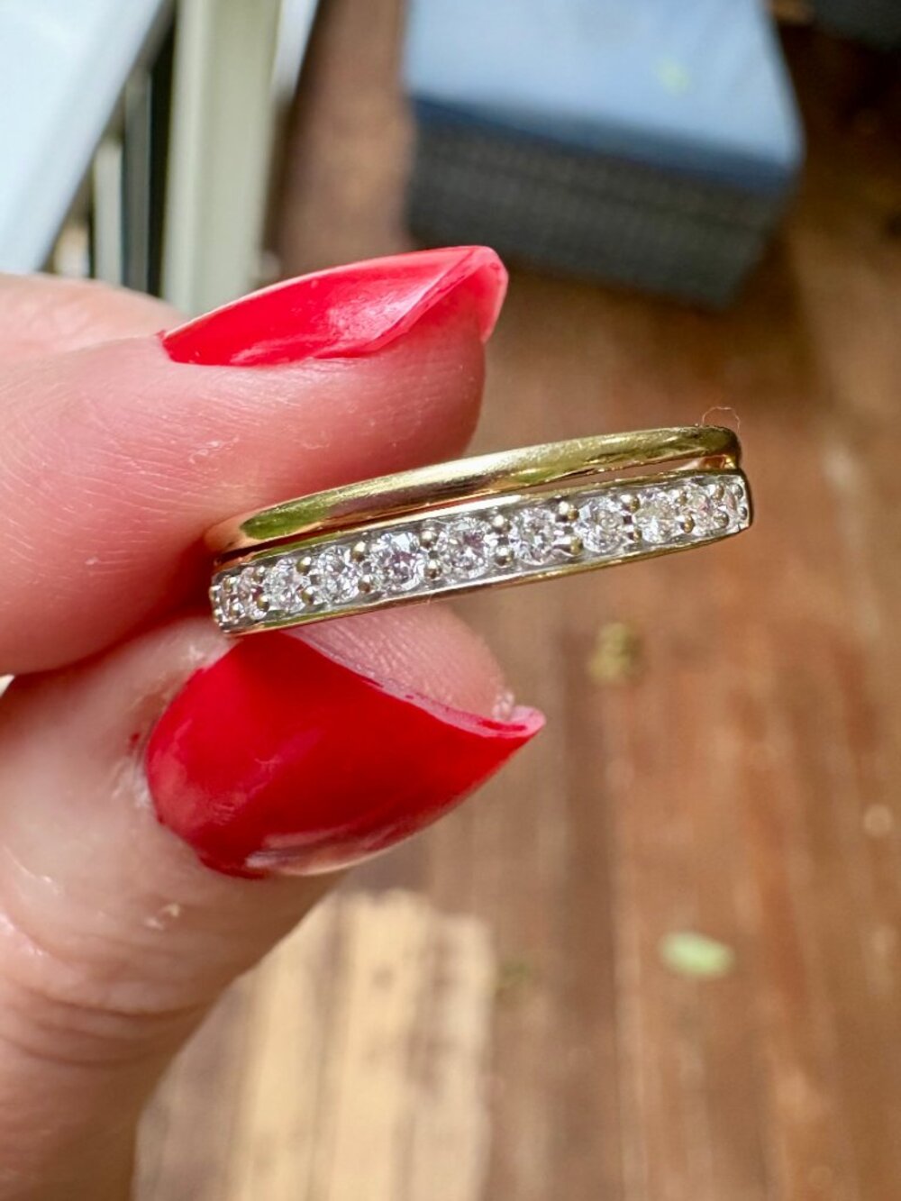 1/4 CT. T.W. Lab Grown White Diamond 10K Gold Wedding Band - Picture 3 of 14